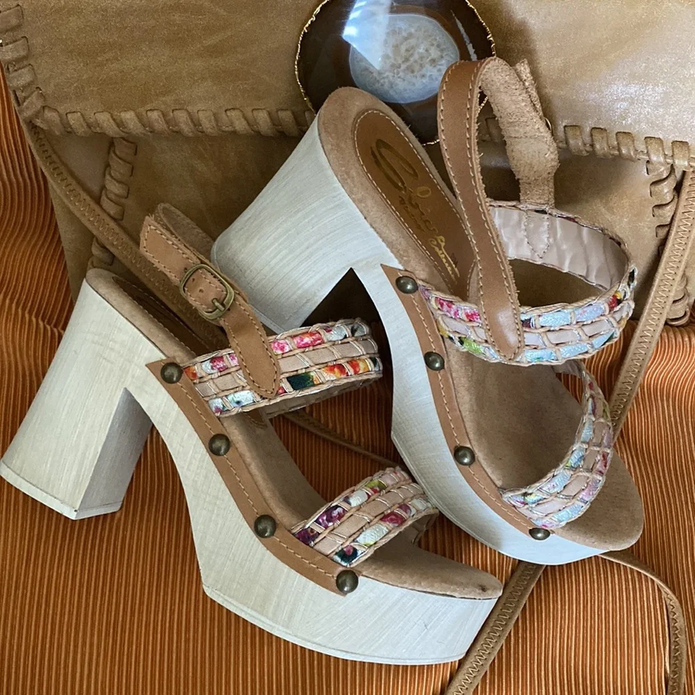 Vintage wooden heels Sbicca shoes! Glam and chic meet! - Picture 8 of 14